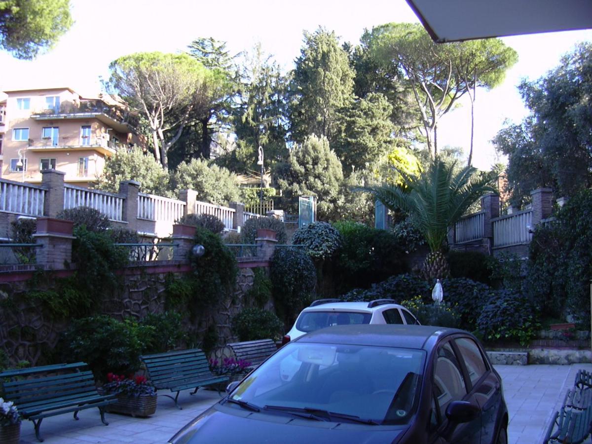 Casa Per Ferie Suore Domenicane Рим Екстериор снимка